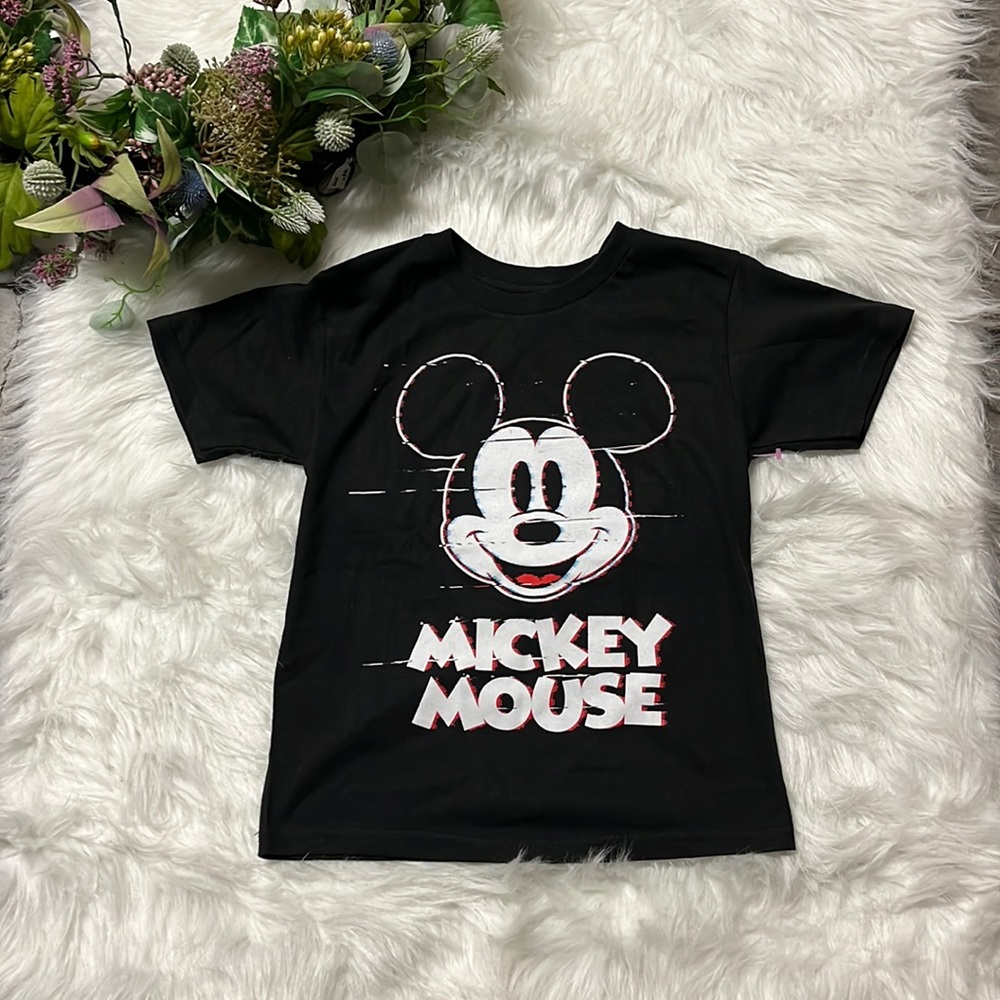 Disney women short sleeve black and white shirt